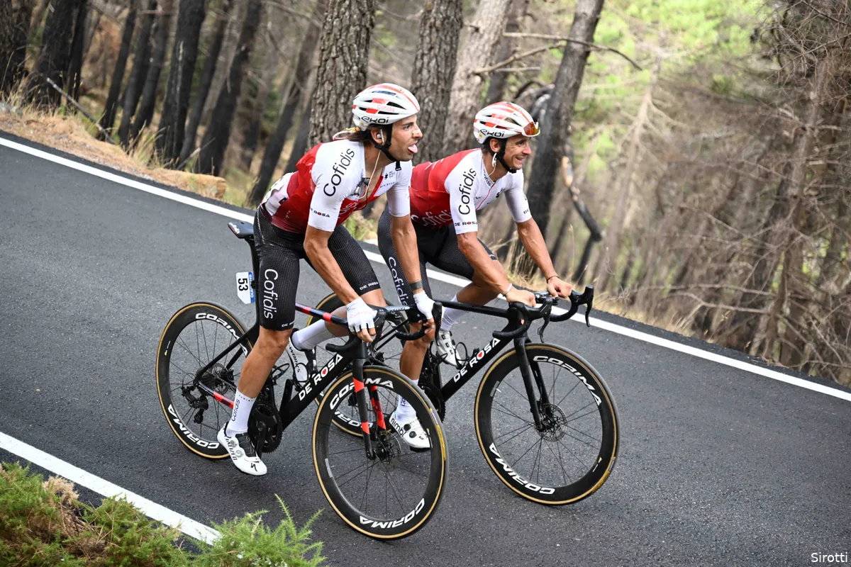 Cofidis haalt kopman Coquard na rit van vrijdag uit Vuelta: 'Belachelijk, kunnen er uren over praten'