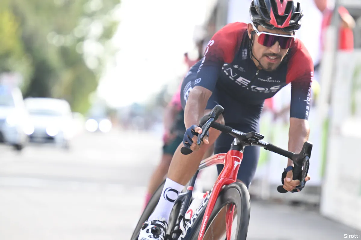 Martínez stomverbaasd na eindzege in Algarve: 'Iedereen in de ploeg dacht dat Ganna zou winnen'