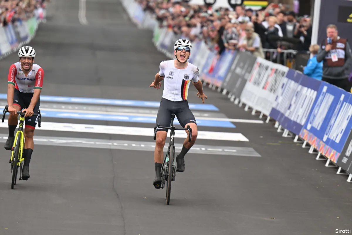 Emil Herzog wint WK wielrennen bij de junioren, sterke Belg Van Mechelen derde