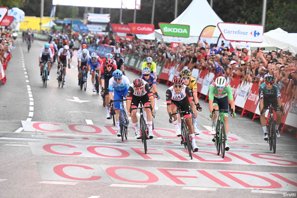 Lead-out Molano sprint sneller dan iedereen en knalt naar zege in Madrid, Evenepoel is eindwinnaar