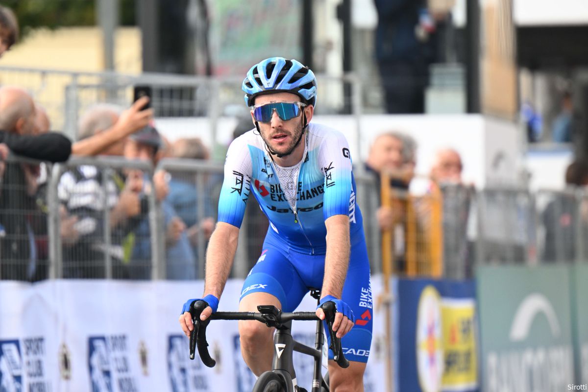 Simon Yates niet van start in Ronde van Lombardije door val in training