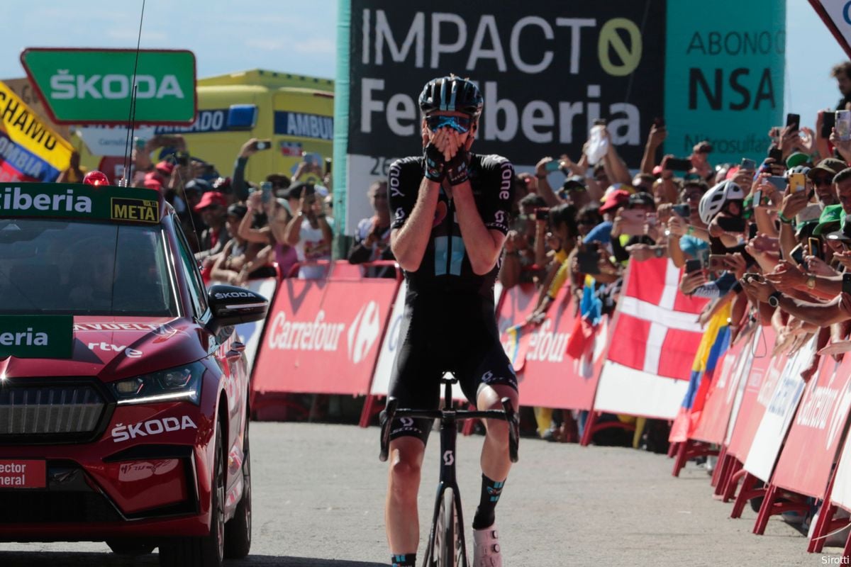Arensman wint op prachtige wijze koninginnenrit Vuelta, Evenepoel beperkt de schade