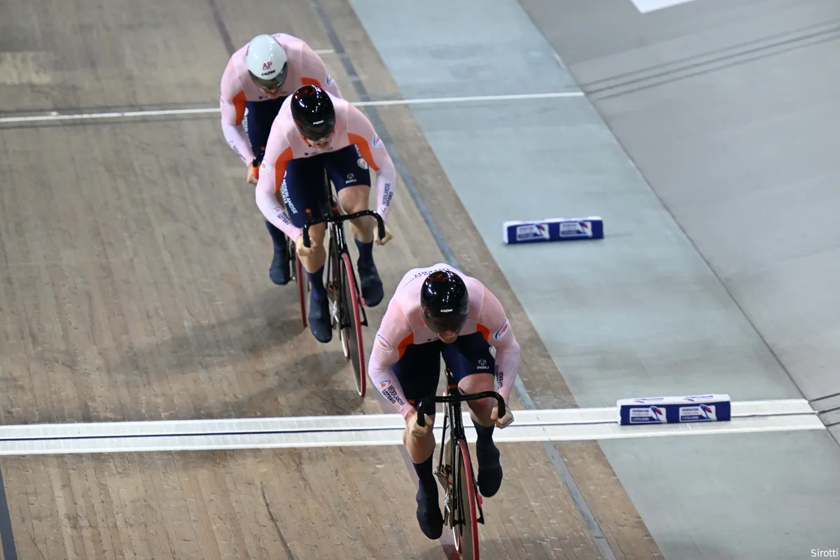 Nederlandse mannen moeten in teamsprint nipt de duimen leggen voor Australië
