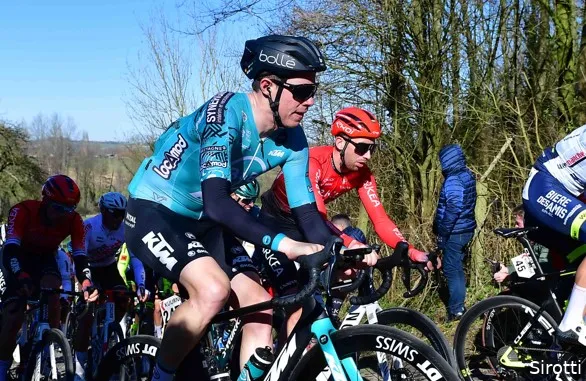 Warlop zet zich na B&B-echec ferm in de etalage door ten koste van Vanmarcke BK strandracen te winnen