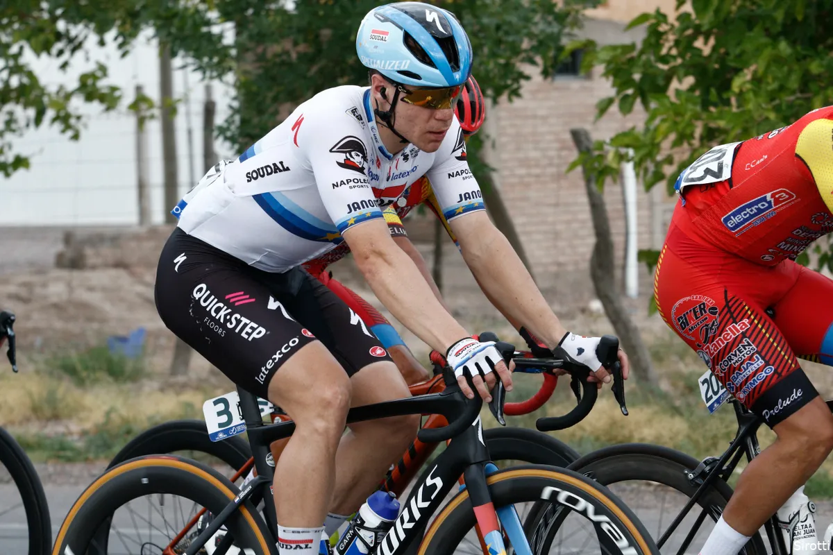 Jakobsen baalt van concurrenten én ploeg: 'Was het moment om vooraan te zitten'