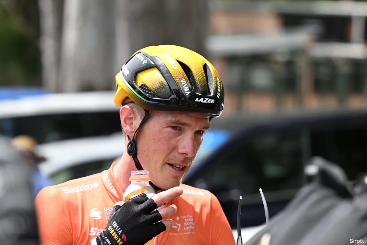 Pechvogel Dennis kukelt uit klassement in Tour Down Under: 'Ik kruip wel naar boven'