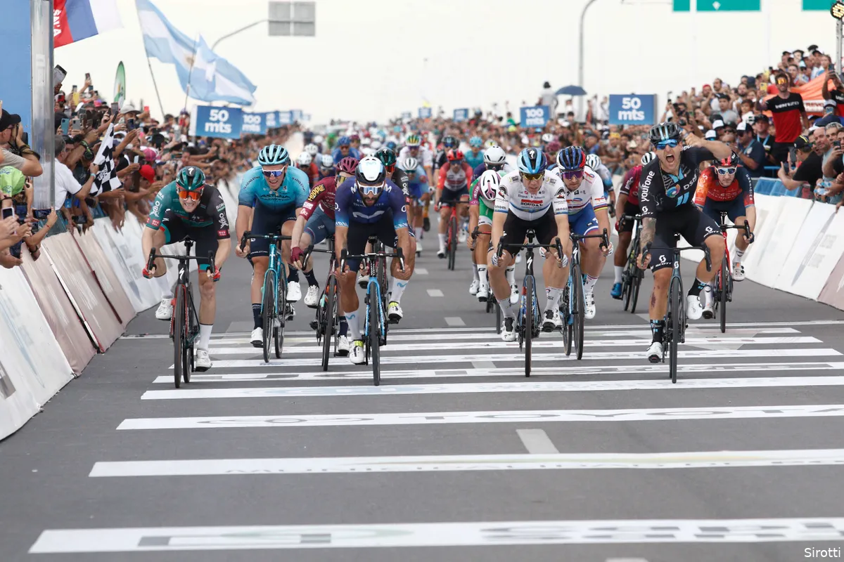 Welsford (DSM) verrast Jakobsen in San Juan, opgave geblesseerde Bernal grote smet