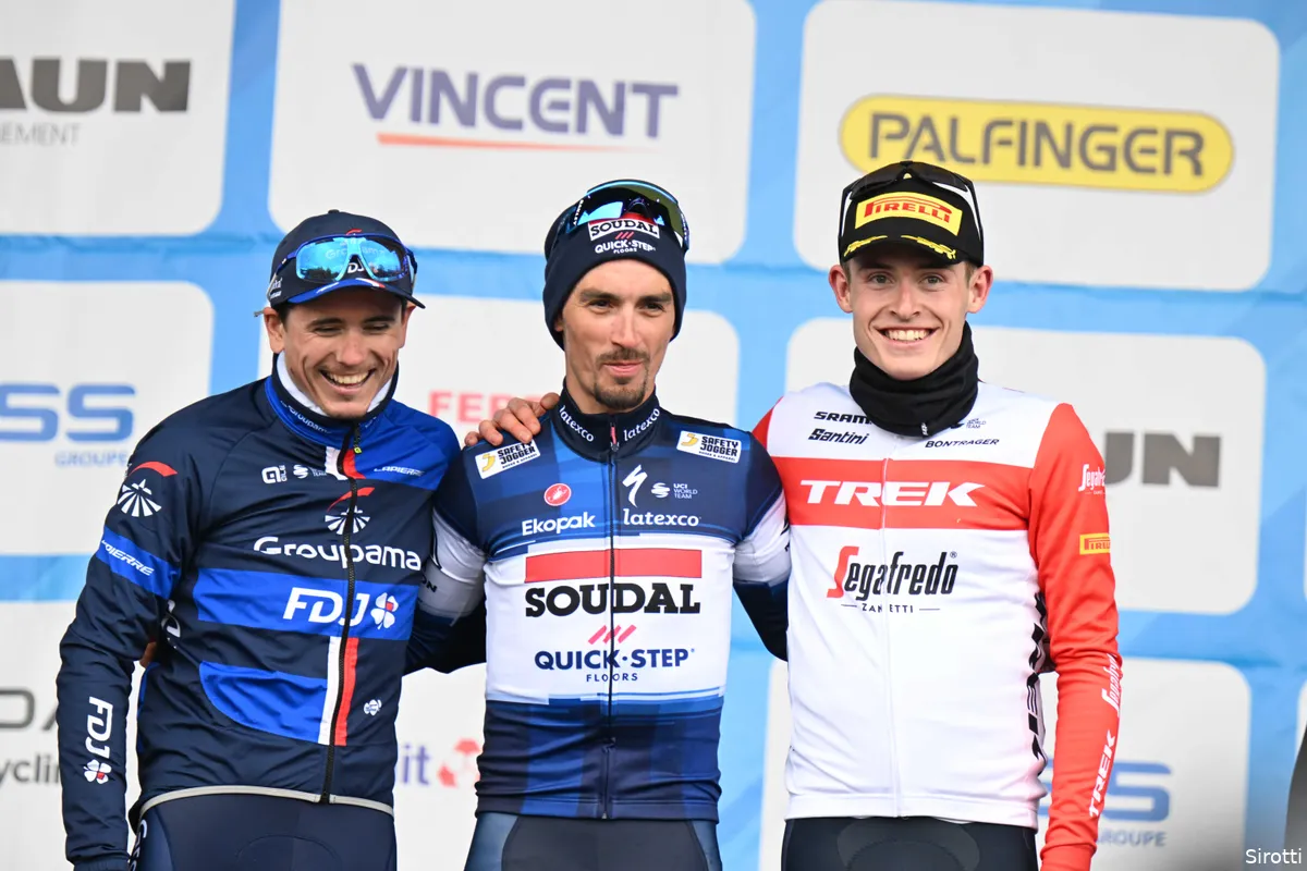 Alaphilippe voelt last van schouders vallen na winst in Ardèche: 'Seizoen is vandaag echt begonnen'