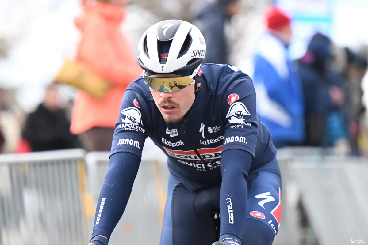 Cavagna schrijft na weergaloze solo eerste etappe Coppi e Bartali op zijn naam, Pluimers en Van Belle derde en vierde