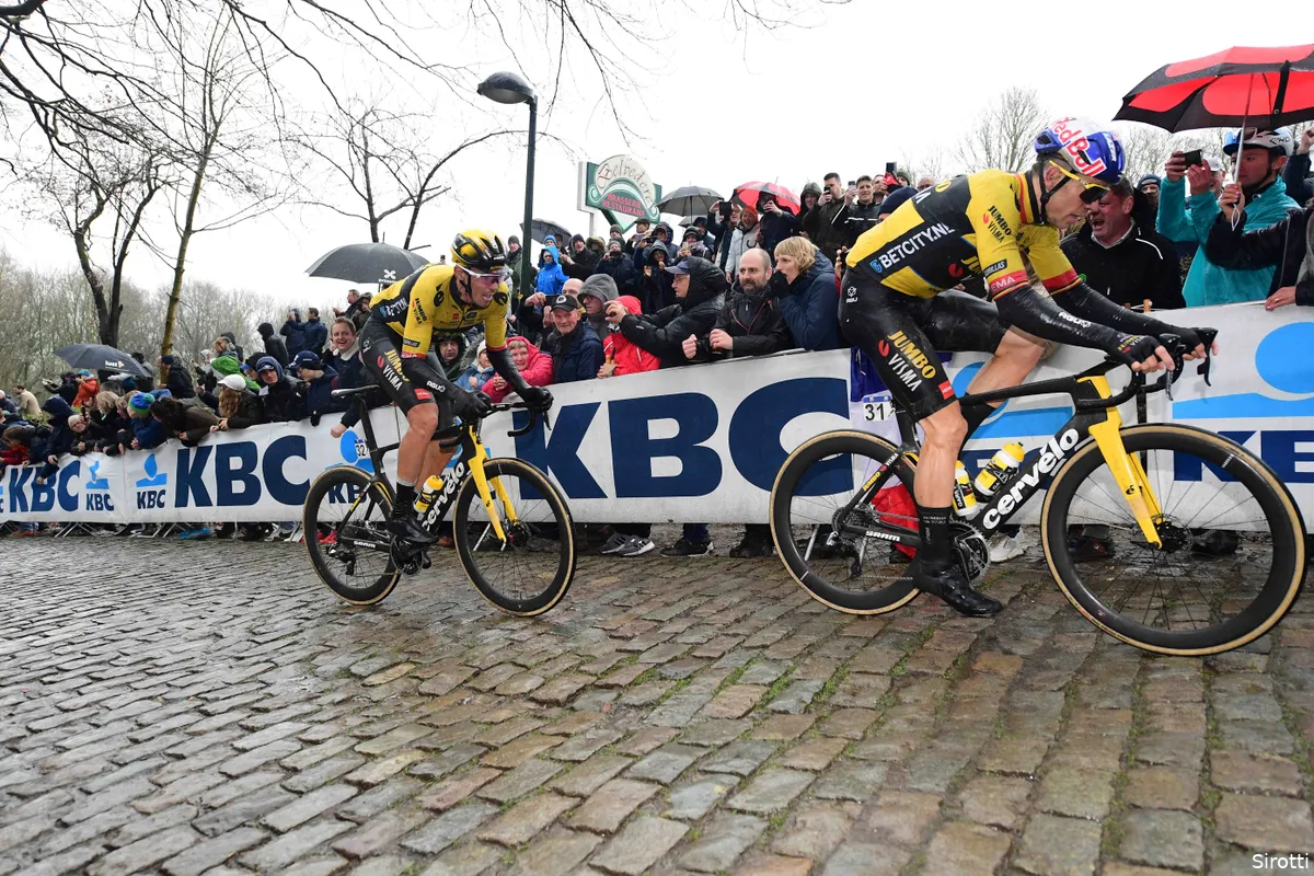 Nys lovend, maar De Vries en Merckx snappen Van Aert niet: 'Laat hiermee zien dat kritiek hem dus wél kan schelen'