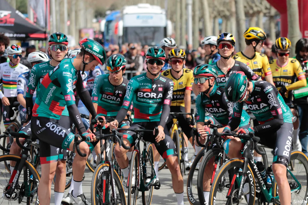 Uijtdebroeks rijdt naar eerste WorldTour-top tien: 'Ik dacht er even aan om Chaves te volgen'