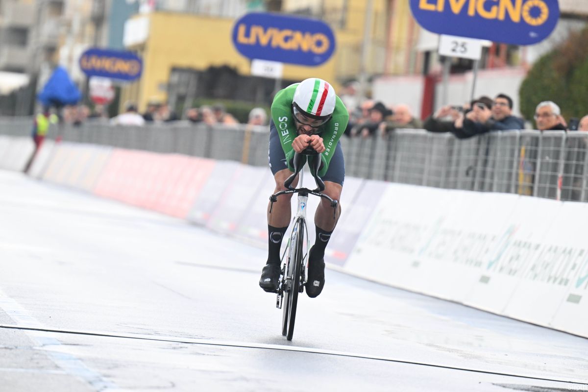 Ganna maakt favorietenrol waar in tijdrit Tirreno-Adriatico, Arensman en Kelderman sterk in top tien
