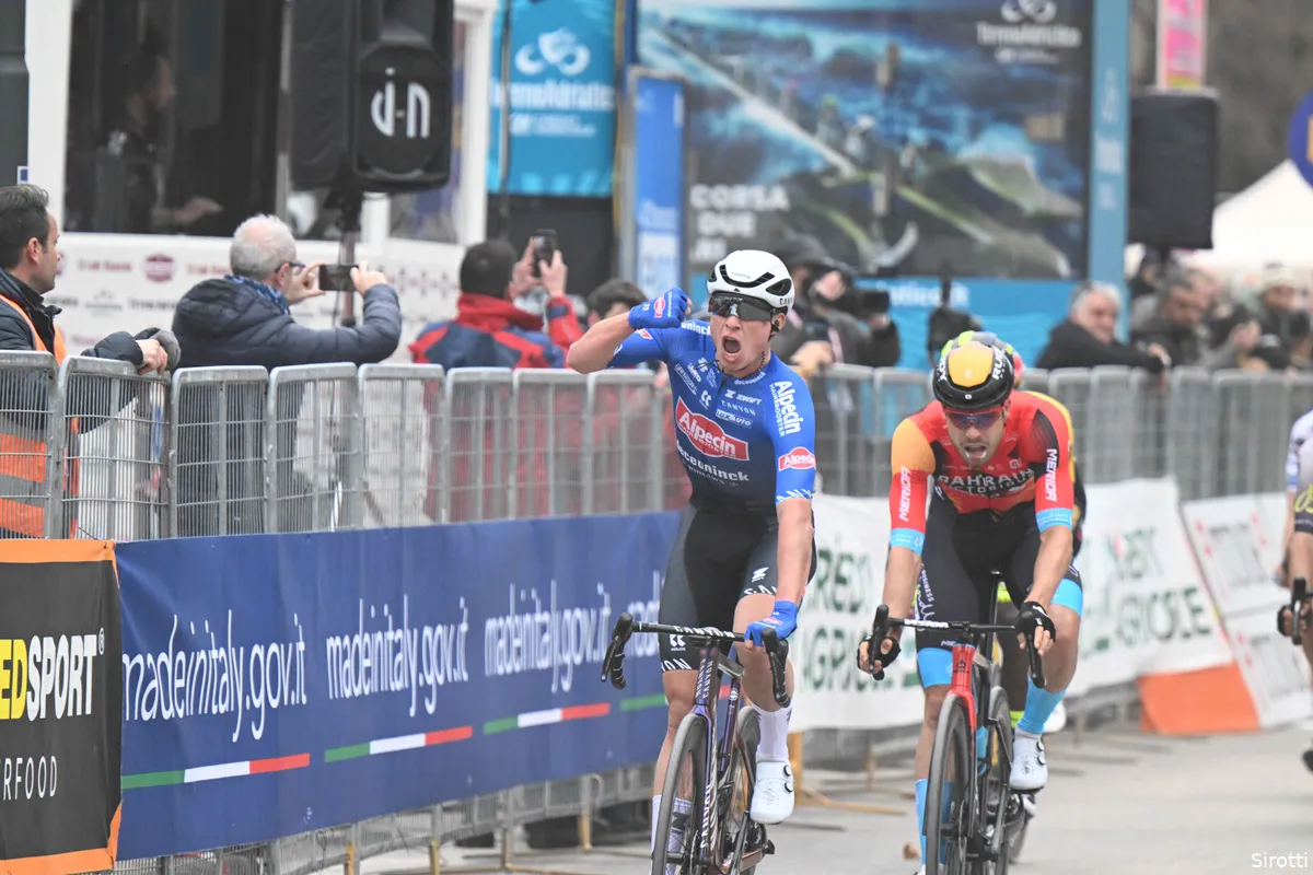 Groenewegen wil van de nul af, Philipsen hoopt weer op Van der Poel en Jakobsen lacht na drie dagen 'training'