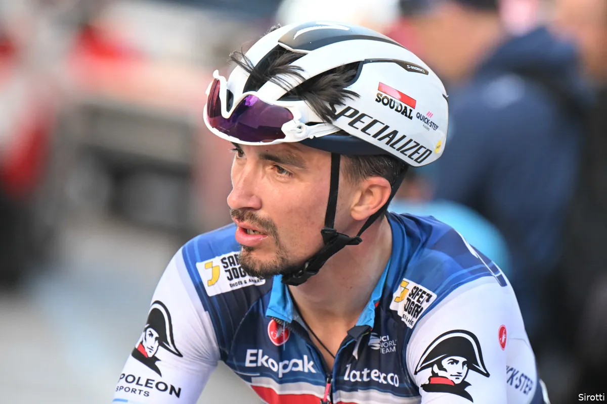 Slijmbeursontsteking speelt Alaphilippe parten; Asgreen mag na val in Parijs-Roubaix training hervatten