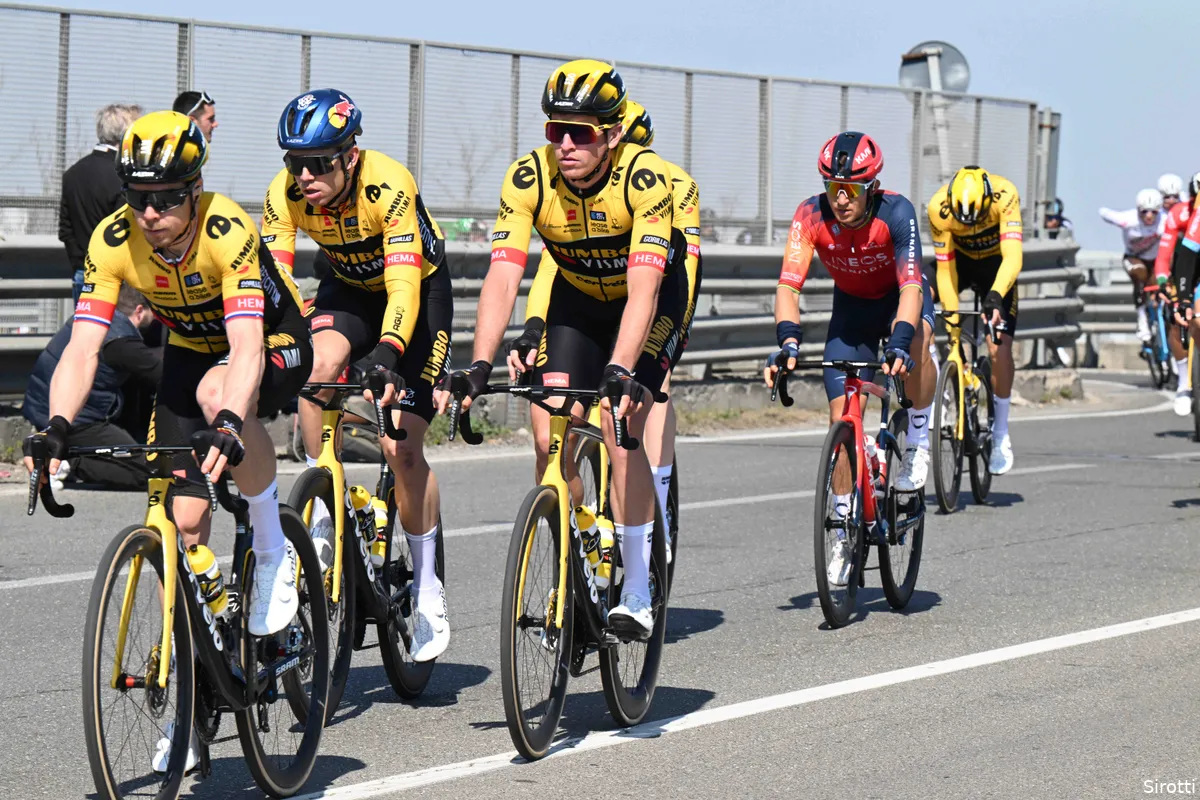 Jumbo-Visma moest bijsturen in Milaan-Sanremo: 'Plan was om op de Cipressa koers al hard te maken'