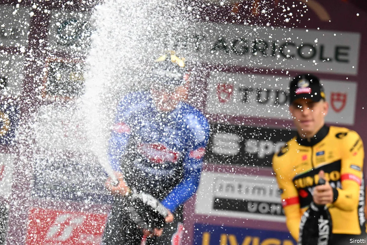 Van Aert analyseert Van der Poel: 'Je kan moeilijk zeggen dat je op vijf dagen tijd ineens miraculeus verbeterd bent'