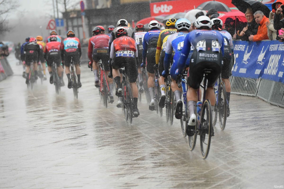 Weersomstandigheden Gent-Wevelgem schrikken renners af: 'Ging goed met me tot ik het weerbericht zag'