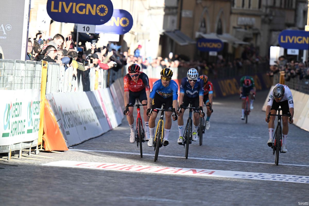 Drie op een rij voor Roglic! Jumbo-Visma-renner zegeviert in 'Tappa dei Muri' van Tirreno