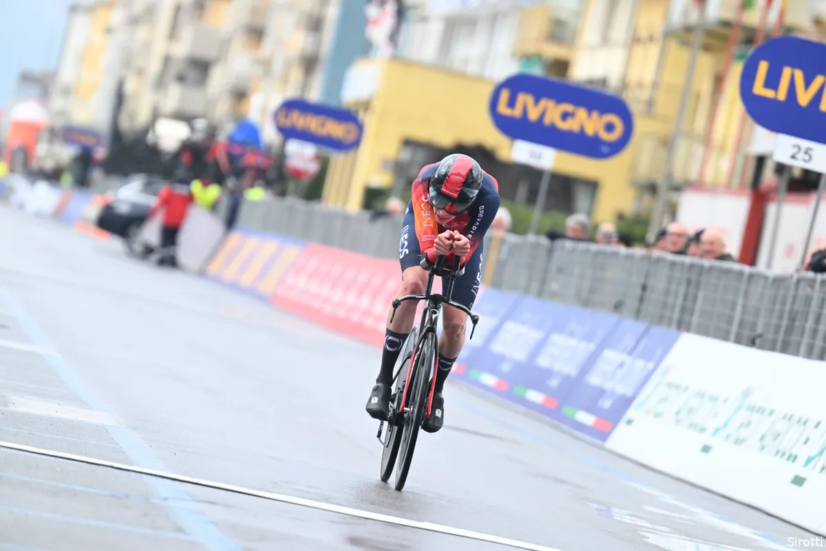 Thymen Arensman begint sterk aan Tirreno-Adriatico: 'Startte een beetje te hard'