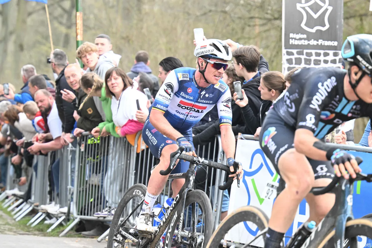 Pechvoorjaar Soudal Quick-Step duurt voort: 'We zaten nog maar met twee man in koers'