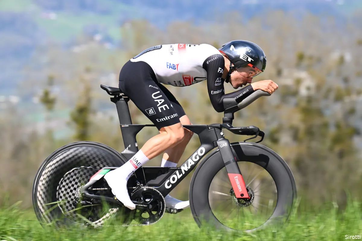 Ayuso wint slottijdrit in Zwitserland na nagelbijtende ontknoping, eindzege voor Skjelmose