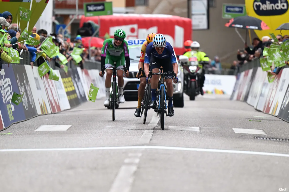 Gregor Mühlberger rondt Movistar-overtal in kopgroep af in Tour of the Alps; rustige dag voor Hart en co
