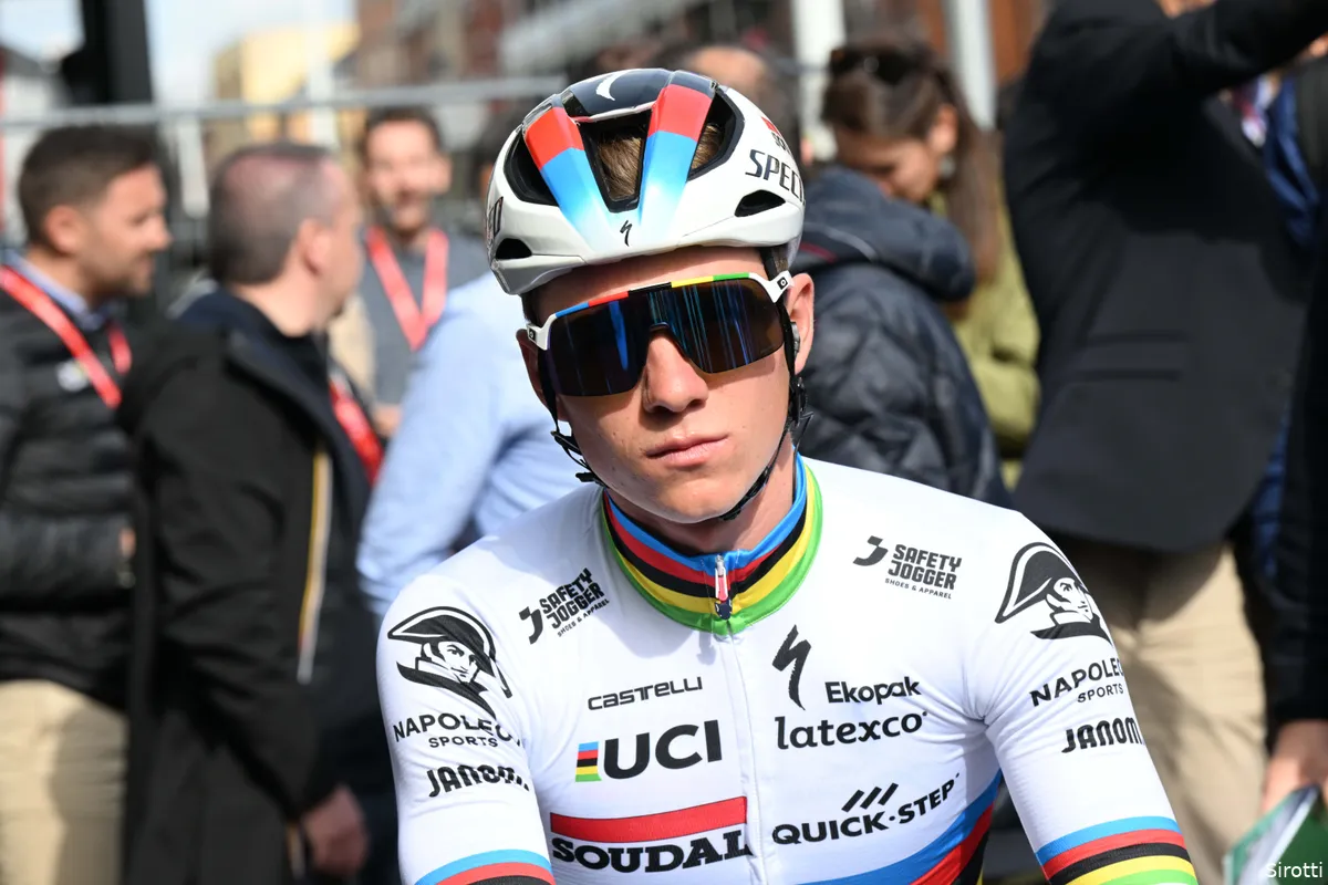 Entourage Evenepoel kijkt verder dan Roglic: 'Denk niet dat het 1 tegen 1 zal worden'
