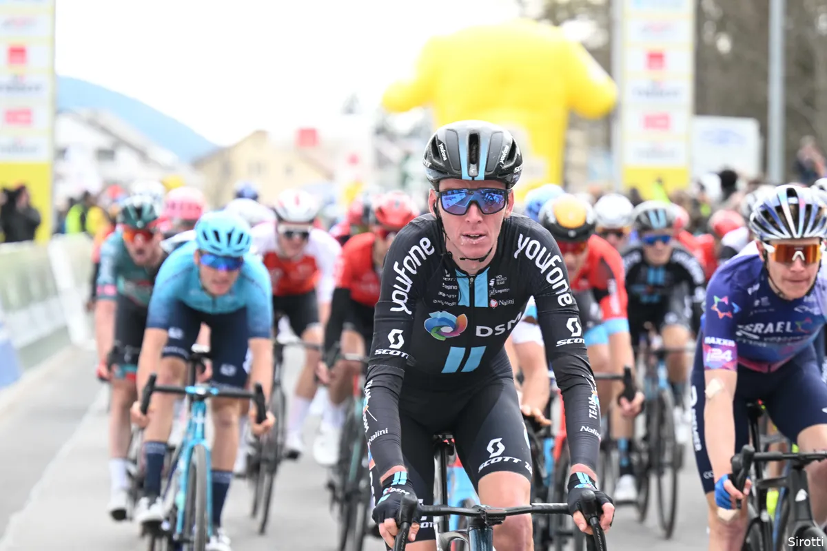 Klimmer Bardet doet zich voor als sprinter met vierde plek als resultaat: 'Na heel goede lead-out van Onley'