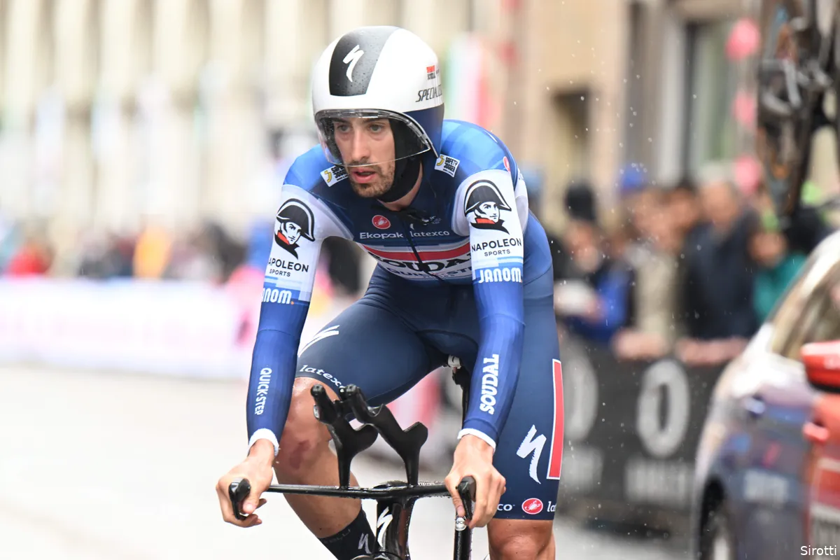 Mohoric behoudt leiderstrui na klassementsthriller in tijdrit Ronde van Polen, ritwinst voor Cattaneo
