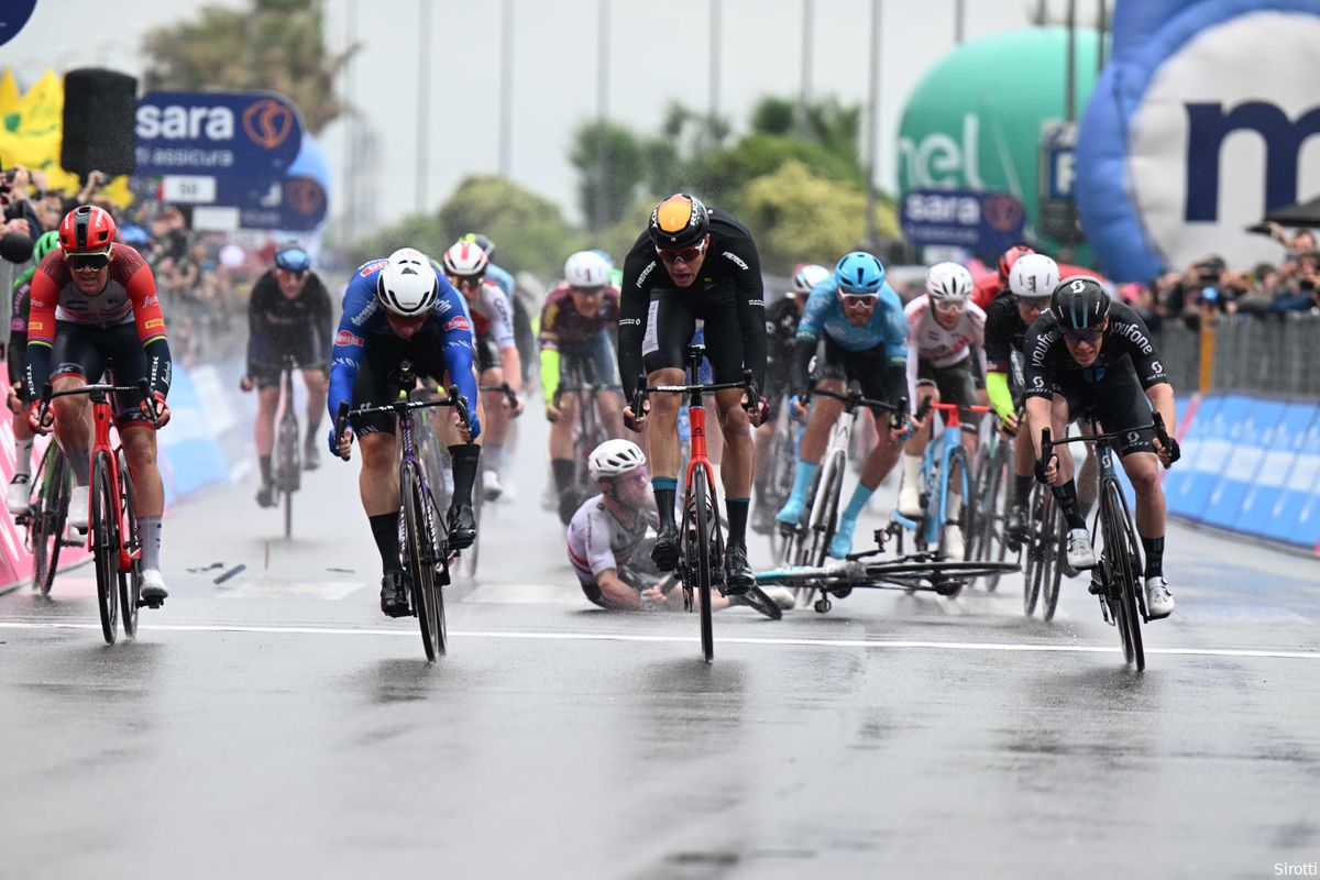 Dainese gedeclasseerd na gevaarlijke manoeuvre, Cavendish toont begrip: 'Dit is sprinten'