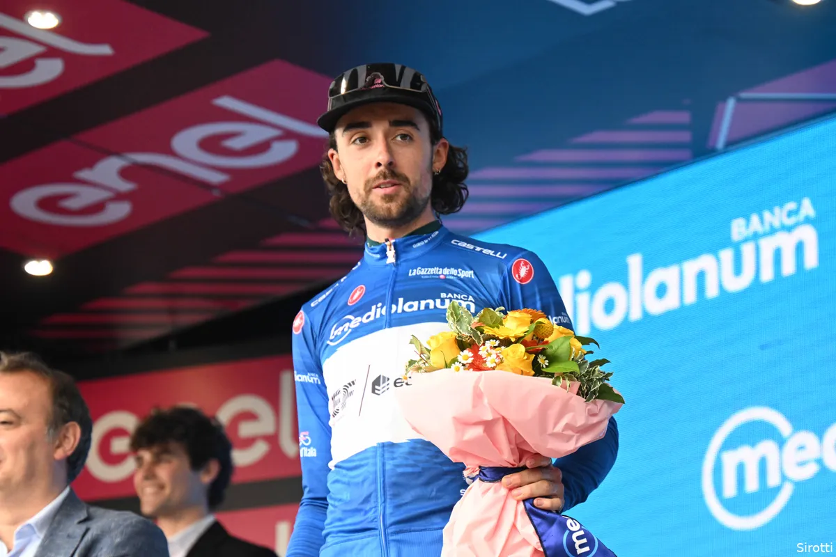 Nieuwe bergtrui Ben Healy steenkapot: 'Die klassementsrenners hebben een tough job'