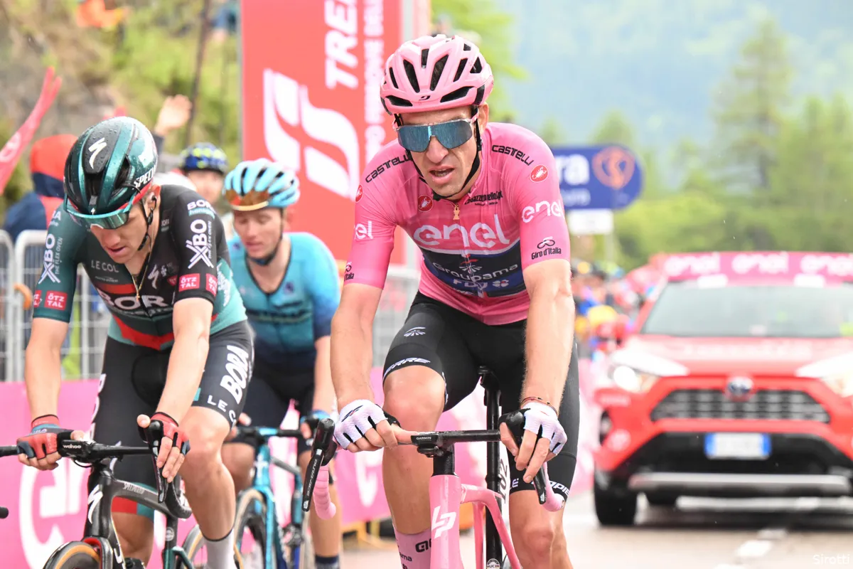 Armirail blijft optimistisch na verliezen roze trui: 'Toen ik loste, waren er enkel nog goede klimmers'