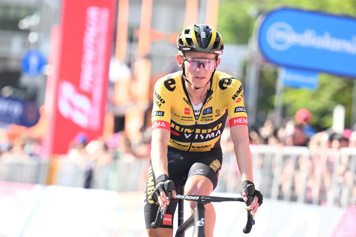 Bouwman ziet kopman Roglic tijd verliezen: 'Was niet ons plan om de koers te doen ontploffen'