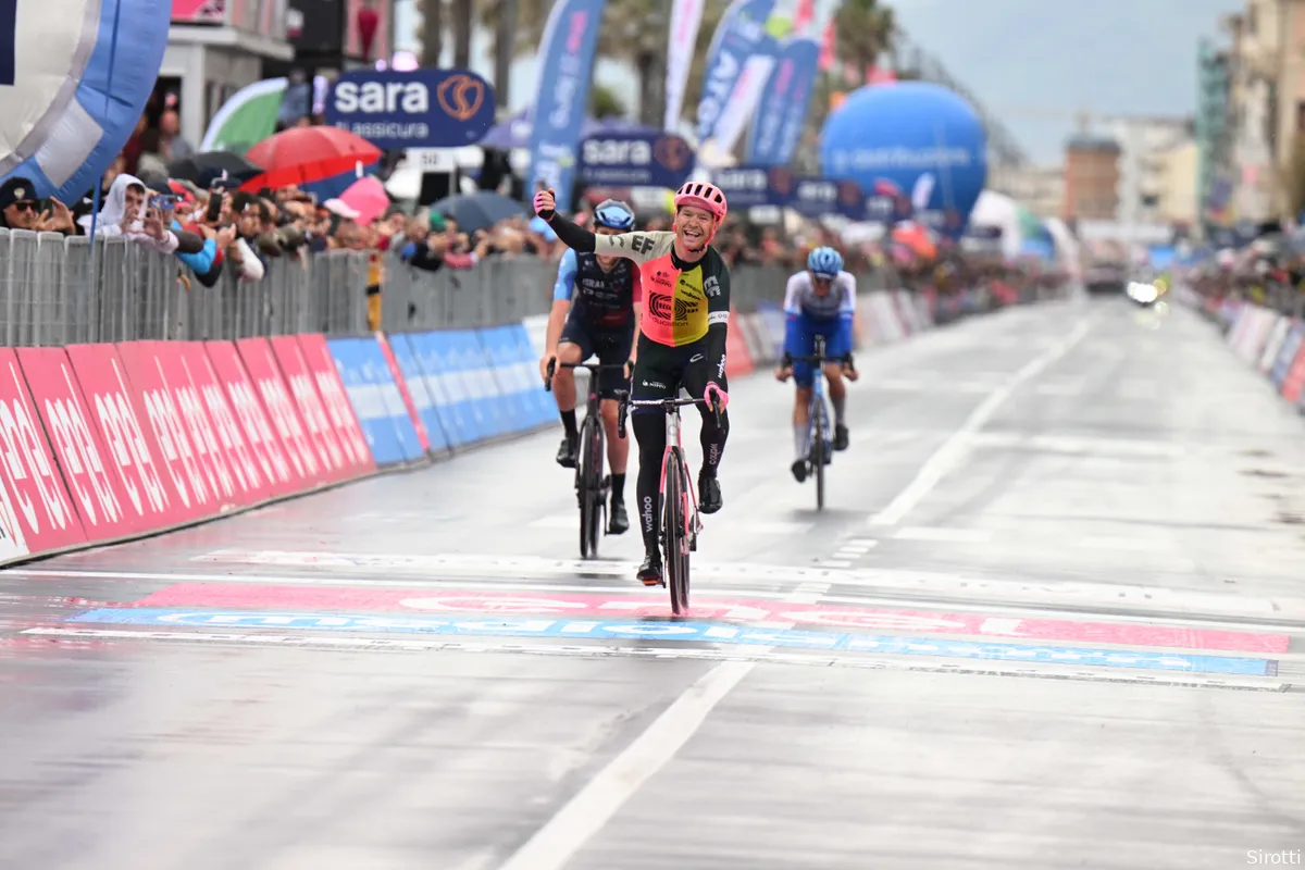 Magnus Cort wint knotsgekke Giro-rit (lees: overlevingstocht) in bizarre weersomstandigheden, Vlasov uit koers