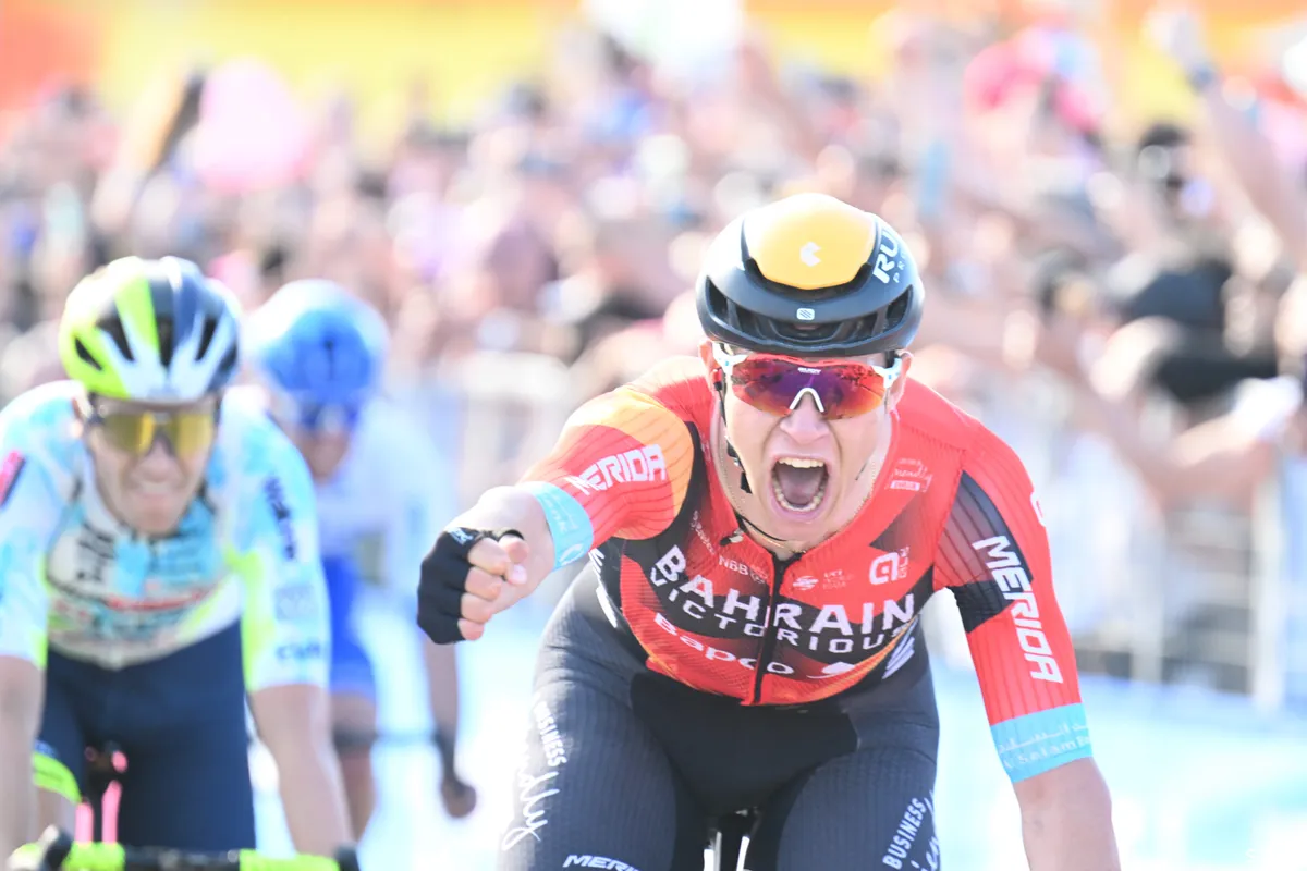 Milan na debuutzege in grote ronde: 'Dat ik hier zou winnen, had ik echt niet verwacht'