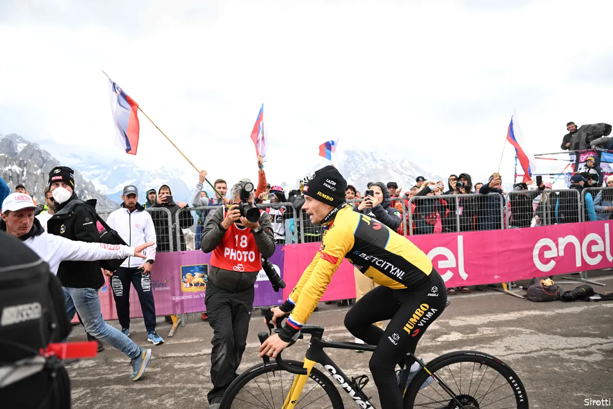 Roglic hoopt op voordeel van Sloveens 'gekkenhuis': 'Wellicht kan de combinatie met goede benen tot iets moois leiden'