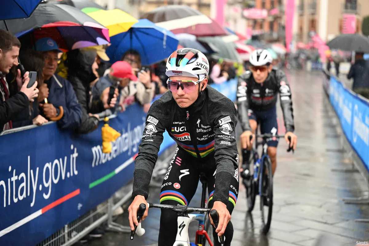 De Cauwer vindt dat Kirsch niets te verwijten valt in incident met Evenepoel: 'Remco laat zich verrassen'