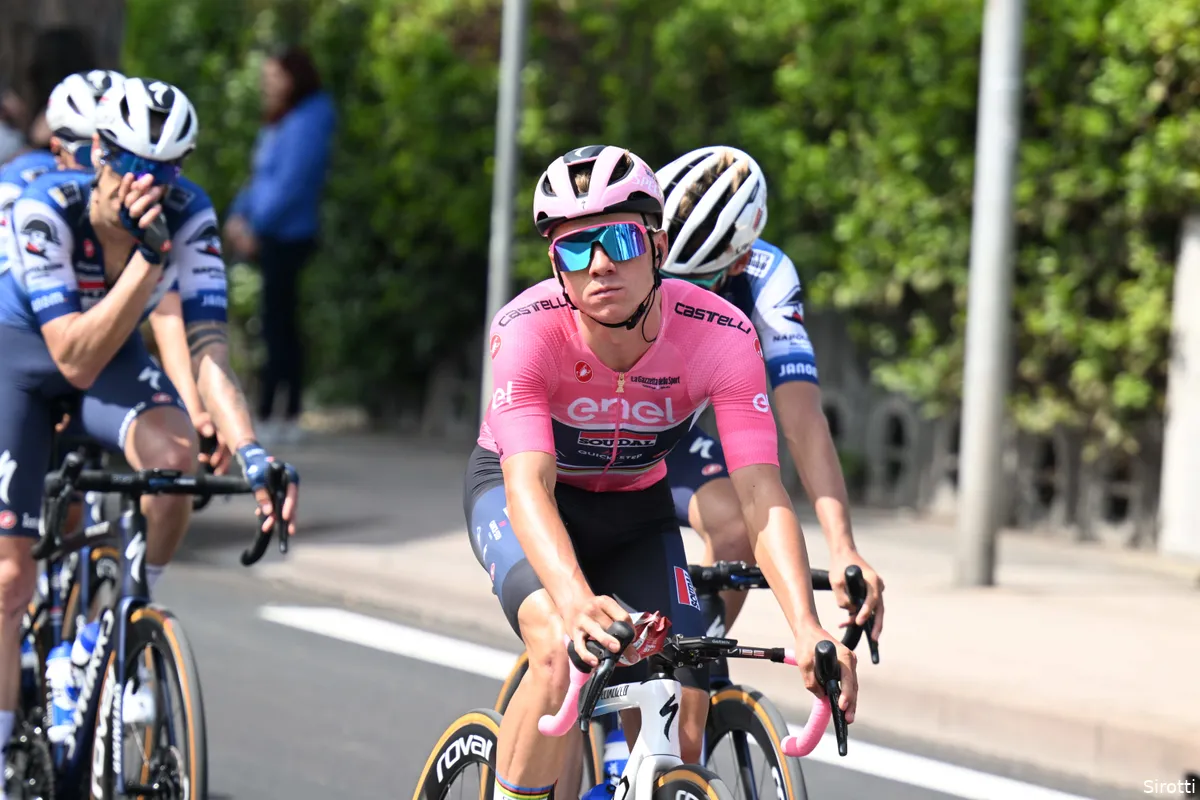 Evenepoel liet zich uit de tent lokken door Roglic: 'Mind games zaten niet in mijn hoofd'