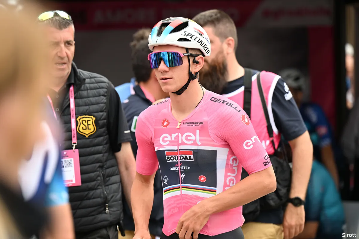 Roze trui Evenepoel loopt één bonificatieseconde uit op Roglic: 'We zaten er toch'