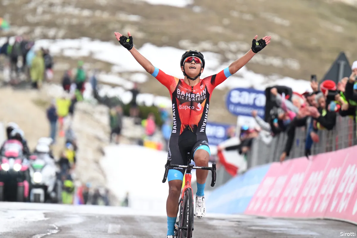 Thomas deelt Roglic en Almeida mentaal tikje uit; Buitrago wint koninginnenrit Giro