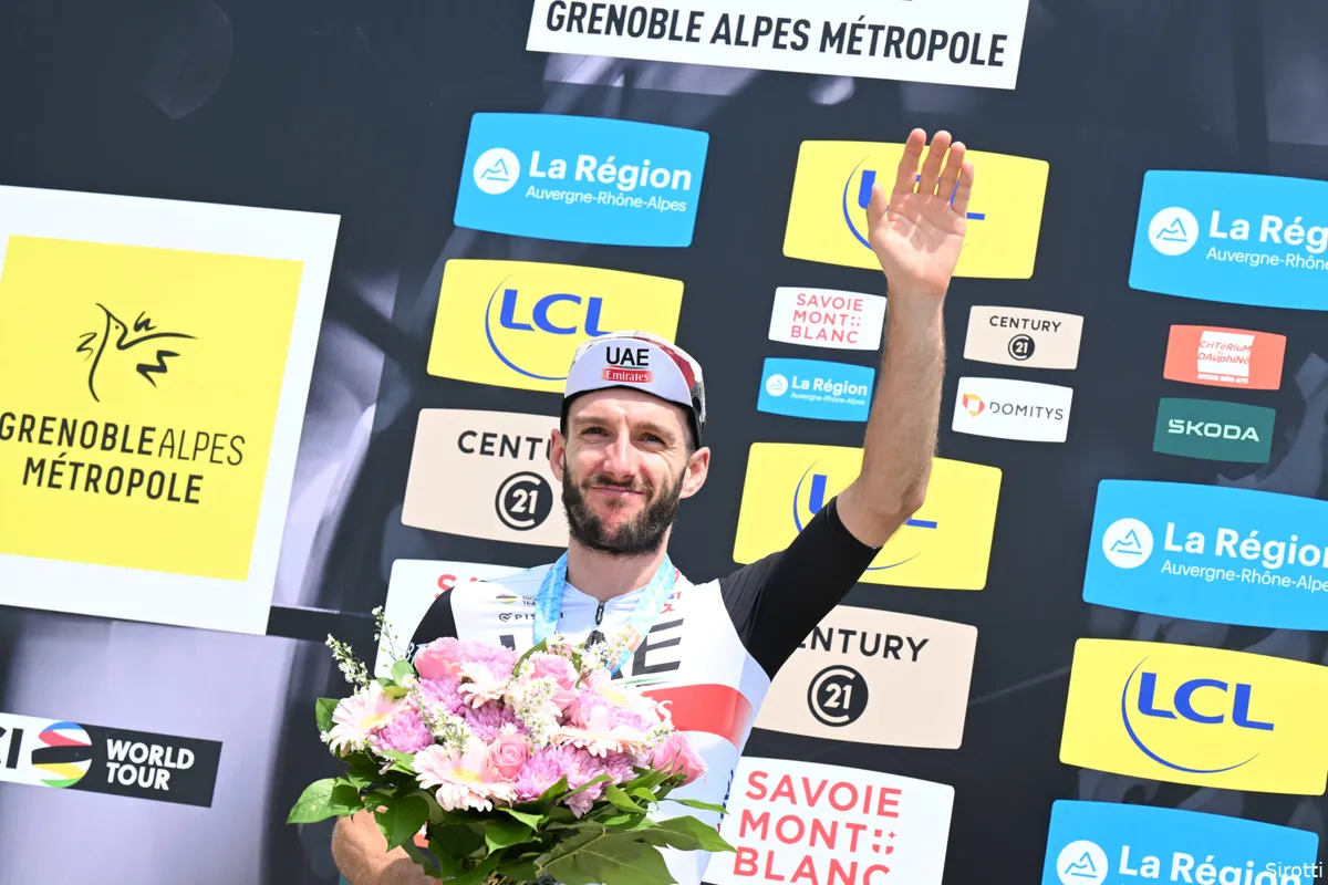 Yates voelt na tweede plek in Dauphiné wel stress voor rol als meesterknecht: 'Moet wel in topvorm zijn'