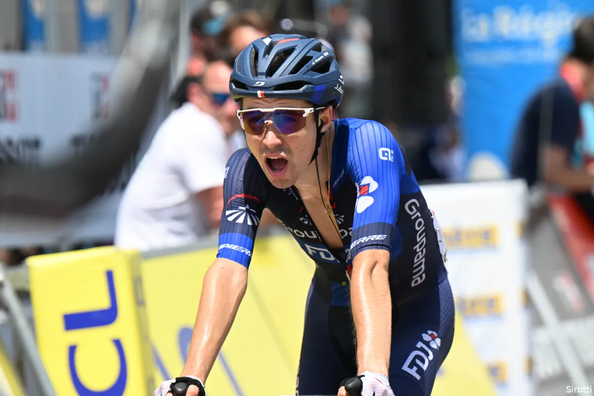 Toptalent Martinez leeft z'n droom met eerste profzege op Mont Ventoux: 'Kon gewoon niet geloven dat ik won'