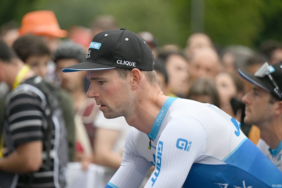 Oudste debutant Reinders nuchter als hij is in de Tour de France: 'Je kunt maar één keer stoppen met fietsen'