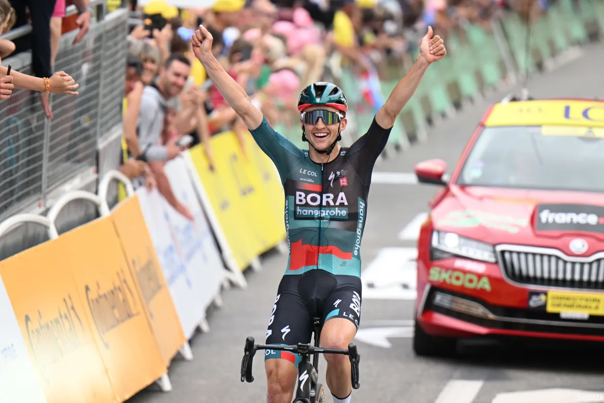 Vingegaard slaat Pogacar al half knock-out in eerste Tour-bergrit, Hindley pakt geel na dappere dubbelslag