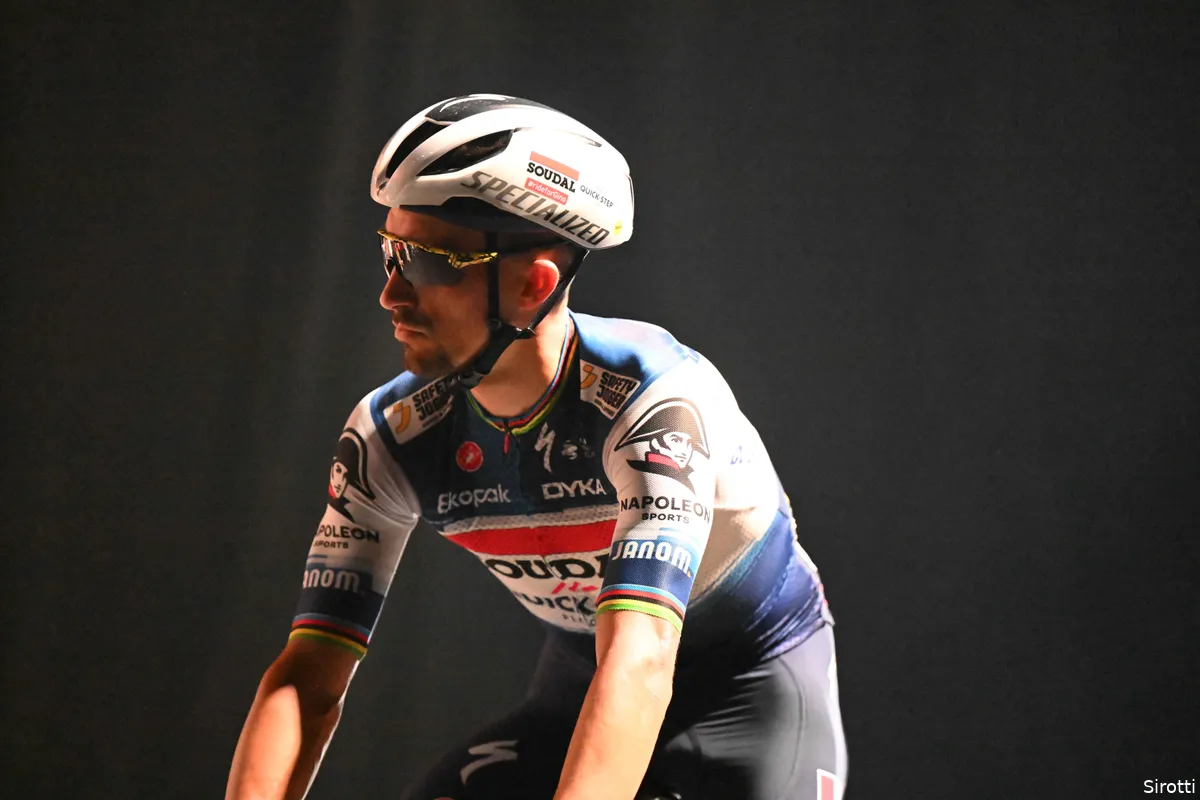 Weer niets voor Alaphilippe en getroffen Quick Step: 'Zijn gewoon te goed om aan de zijlijn te staan janken'