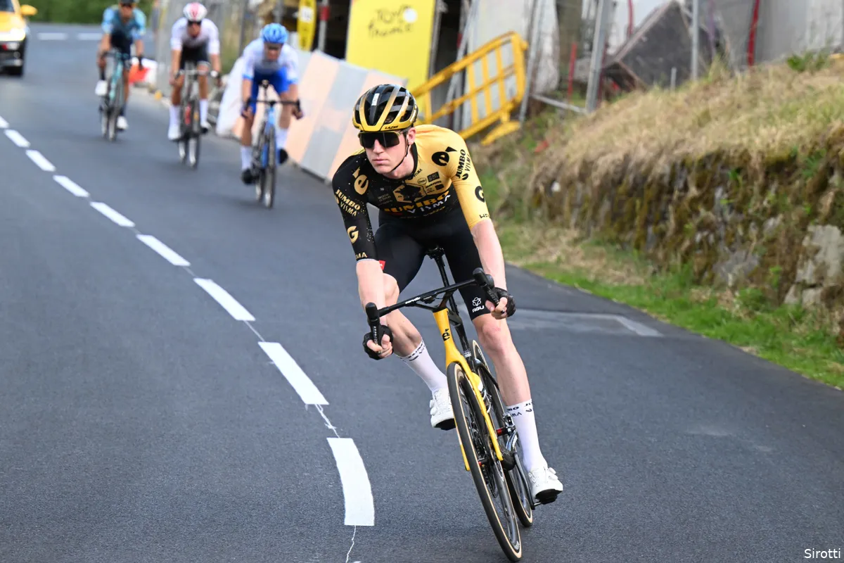 Jumbo-Visma bevestigt: 'Nathan Van Hooydonck is wakker en heeft geen verdere verwondingen'