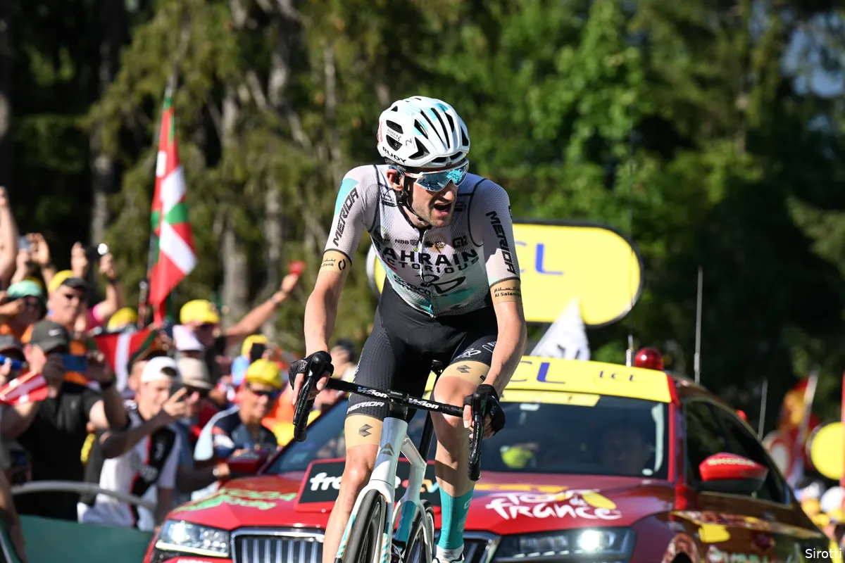 Poels tot tranen geroerd na prachtige zege in de Tour: 'Ik heb er altijd van gedroomd'