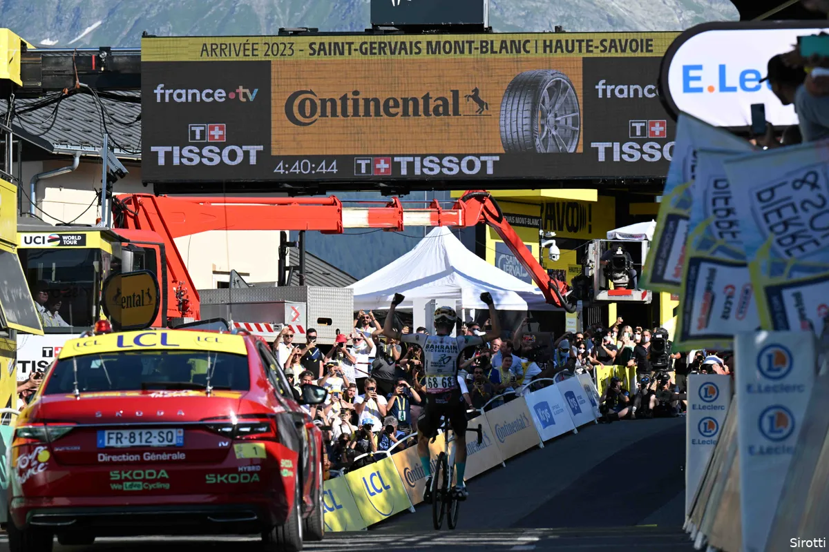 Weergaloze Wout-show in Tour de France! Poels klopt Van Aert op tweede Alpendag, status quo Tadej en Jonas