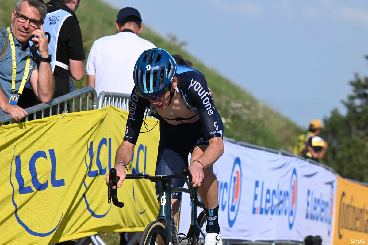 Extreme hitte kost veel renners de kop in tiende Touretappe: 'Ik zag Bardet hoesten en van alles uitspuwen'