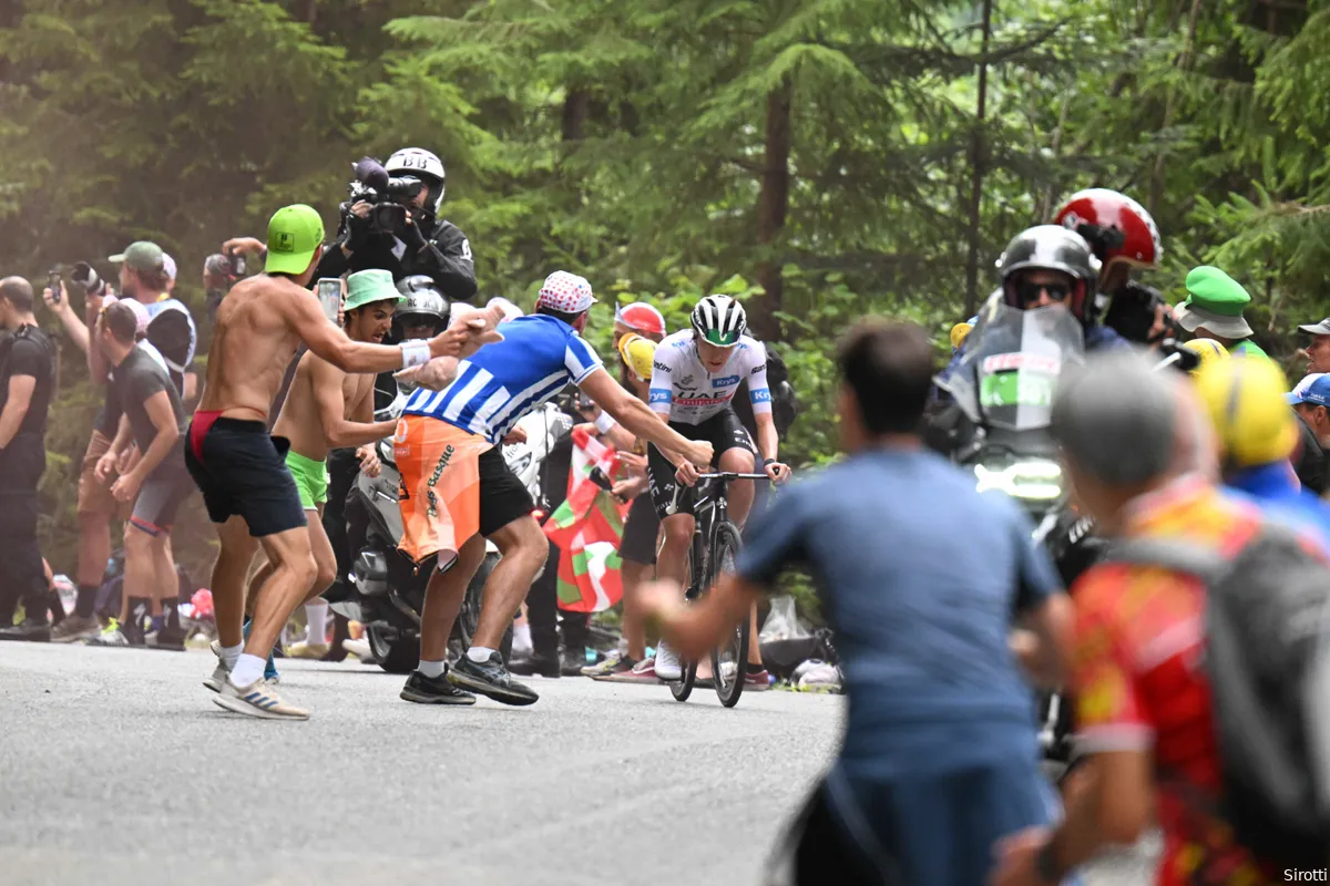 Herboren Pogacar deelt met ritzege (mentale) tik uit aan Vingegaard, die na beulswerk Van Aert tijd verliest
